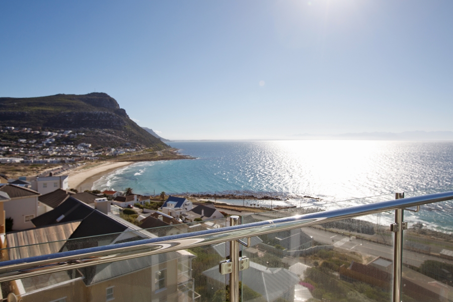 7 Bedroom Property for Sale in Cairnside Western Cape